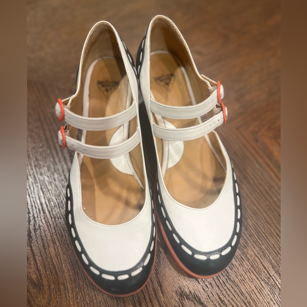Stylish Black and White Mary Jane Flats - Picture 3 of 6